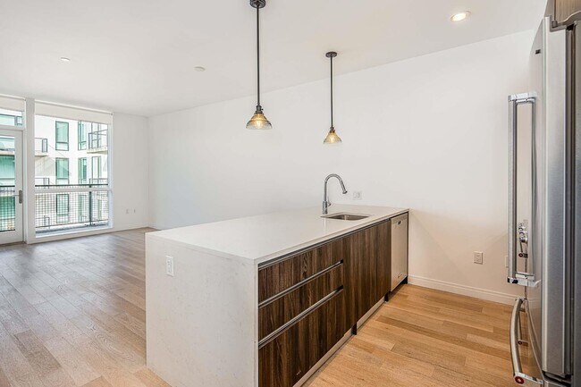 Building Photo - 255 BRUNSWICK Ave