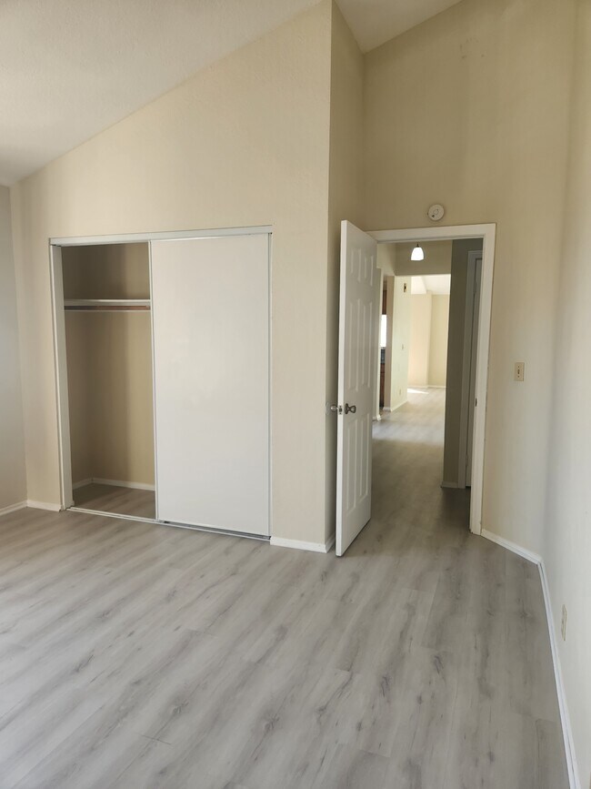 Building Photo - 1208 Roswell Ave