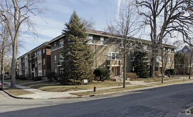 Primary Photo - 2114 N Summit Ave