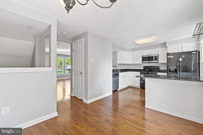 Building Photo - 806 Lilac Ct