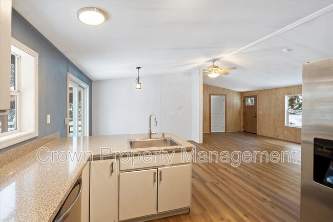 Building Photo - 2520 E Edgewood Dr