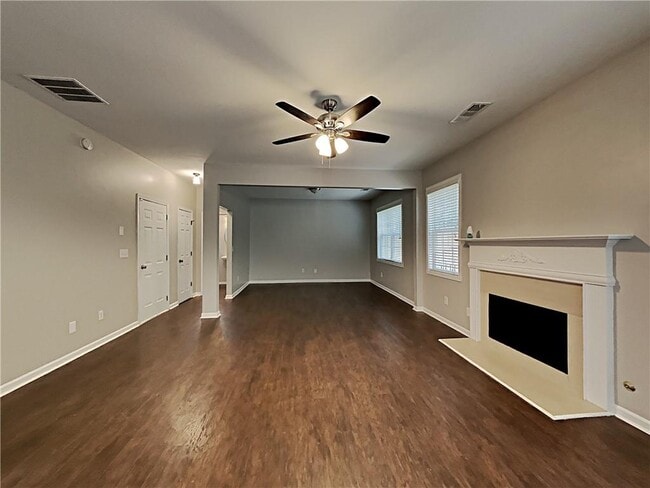 Building Photo - 2184 Longmont Dr