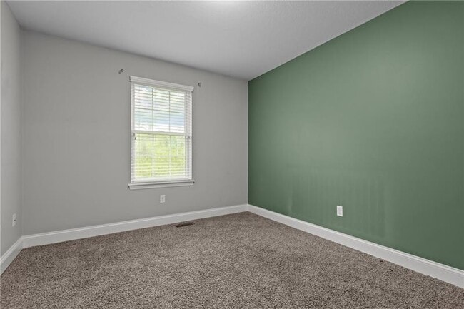 Building Photo - 567 Chesnic Dr