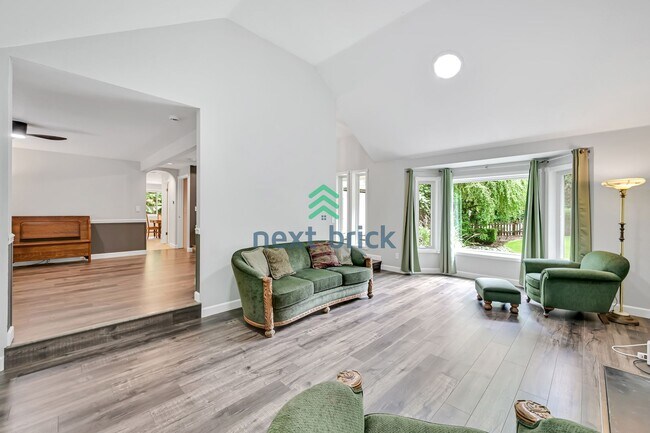 Building Photo - A fabulous 3 bedroom and 3.5 bathroom house