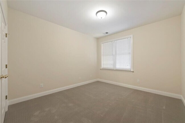 Building Photo - 5826 Riverstone Cir