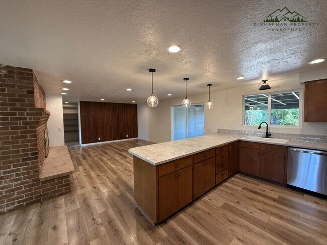 Building Photo - Beautiful Home in Hayden Bridge