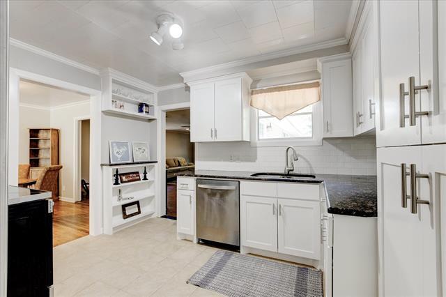 Building Photo - 3524 Corto Ave
