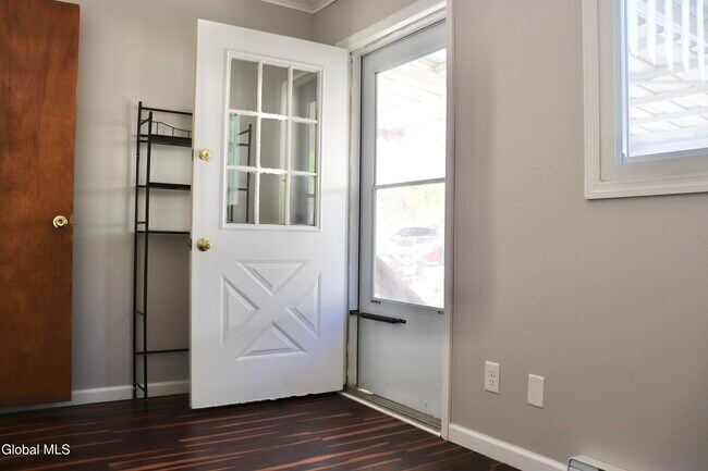 Building Photo - 628 N Pearl St