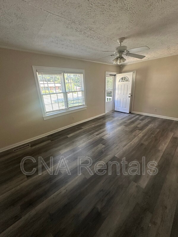 Building Photo - 1936 Clearwater Dr SE