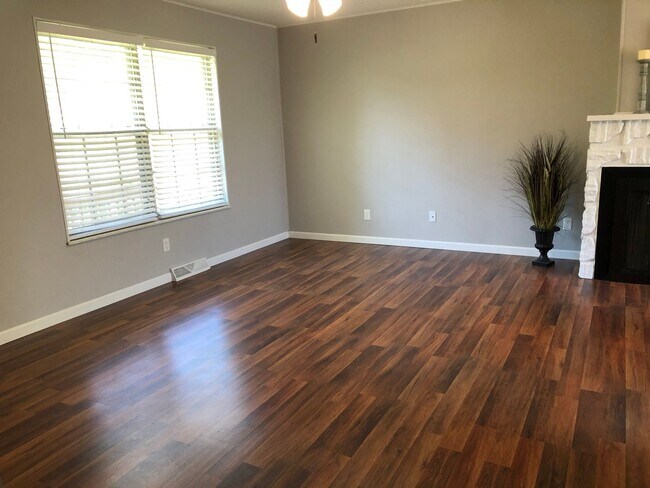 Building Photo - 3 Bedroom 2.5 Bath Home in the country!