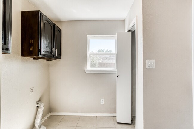 Building Photo - 5605 Twitty St