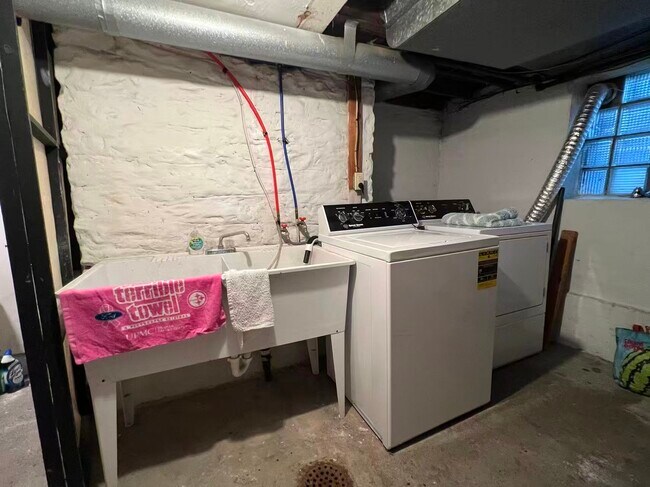 Building Photo - 41 S 13th St