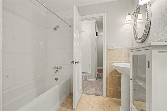 Building Photo - 3200 Hickory Ct