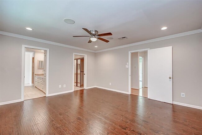Building Photo - 201 Vanderpool Ln