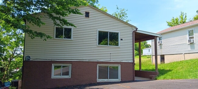 Building Photo - Christiansburg, 2 BR / 1 BA, Available in Aug 14th