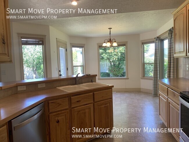 Building Photo - 570 Anton-