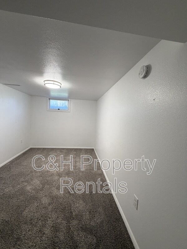 Building Photo - 2520 Lillis Ln