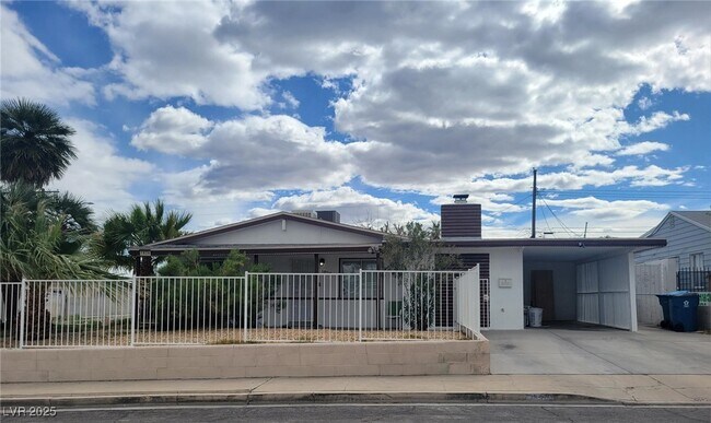 Primary Photo - 1828 Hassett Ave