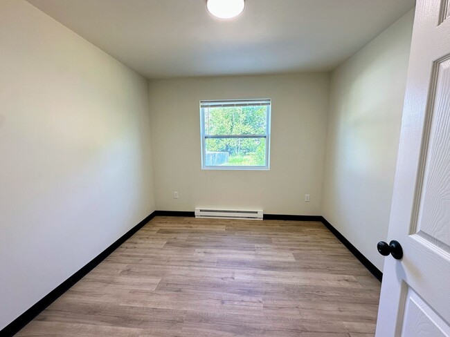 Building Photo - 1201-1203 Atrium Ct