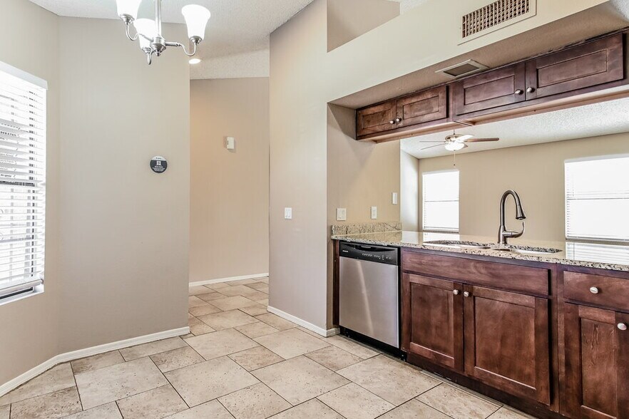 Building Photo - 4755 W Oraibi Dr