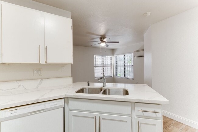 Building Photo - Stylish Condo Near the Strip & Convention Center!