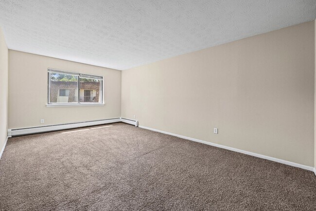 Building Photo - 6 Stenwick Dr