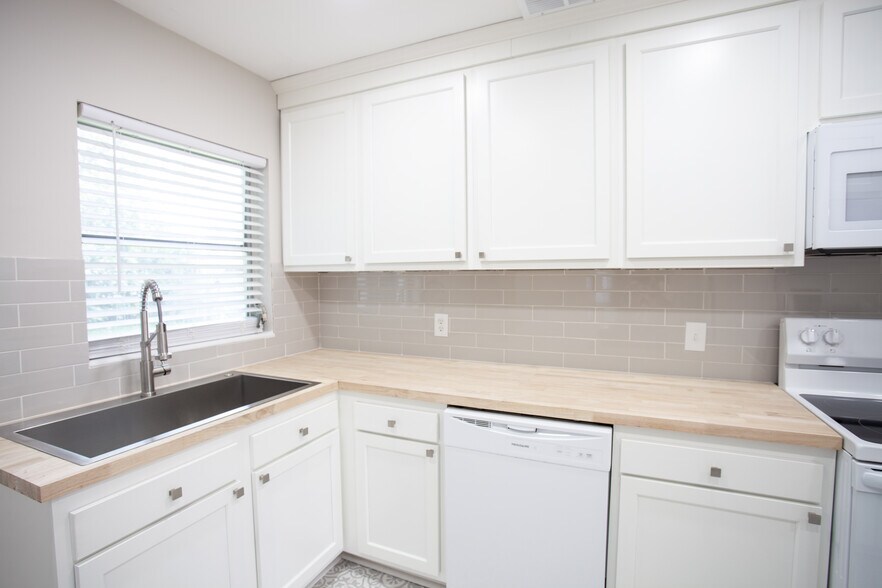 Building Photo - 1321 Stimson St