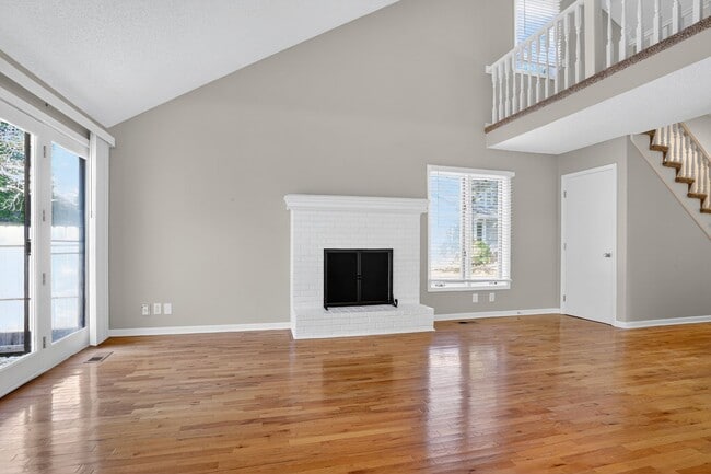 Building Photo - Renovated 3BR/2.5BA Townhome in Blue Valley Schools with Full Basement & 2-Car Garage