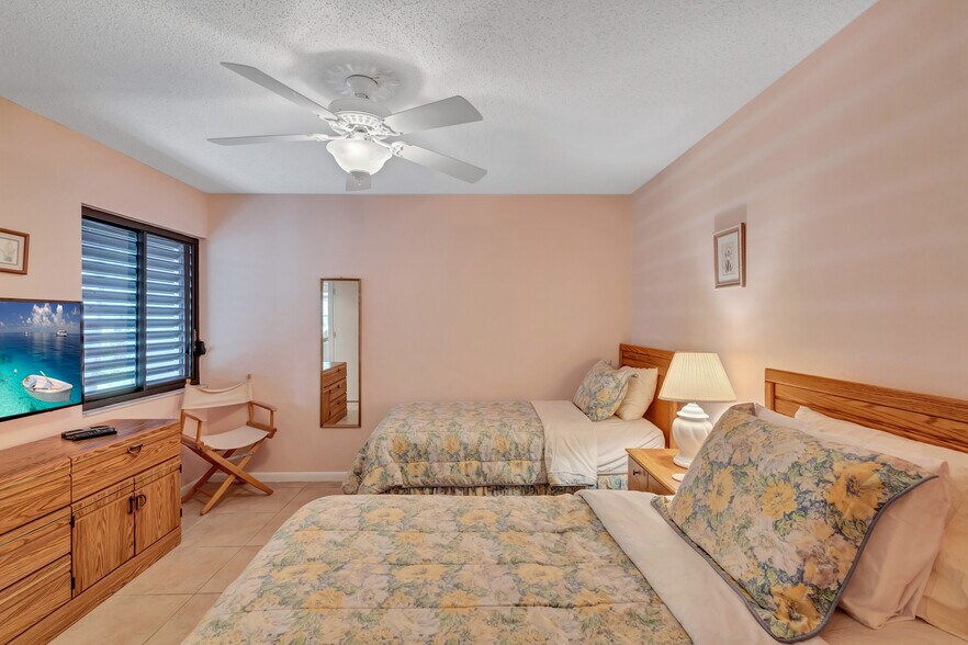 second bedroom - 5224 Lake Village Dr