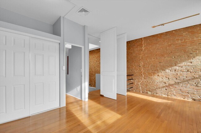 Building Photo - Architecturally Stunning Curtis Park Townhome With Historic Charm