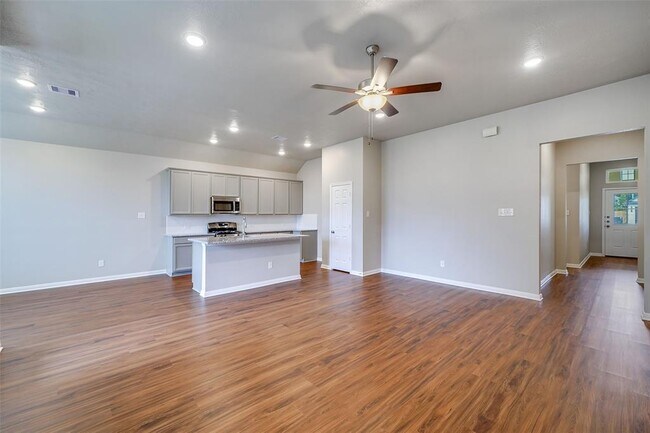 Building Photo - 1026 Tomball Downs Dr