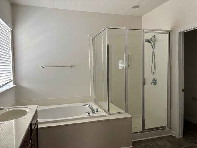 Building Photo - 10519 Royal Winchester Dr