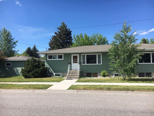 Building Photo - Upper Unit 2 Bedroom 1 Bathroom