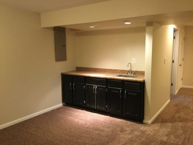 Building Photo - 105 Paddock Ln