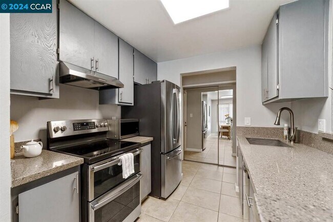 Building Photo - 66 Fairmount Ave