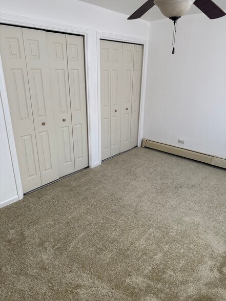 Building Photo - 1016 E 150th Pl