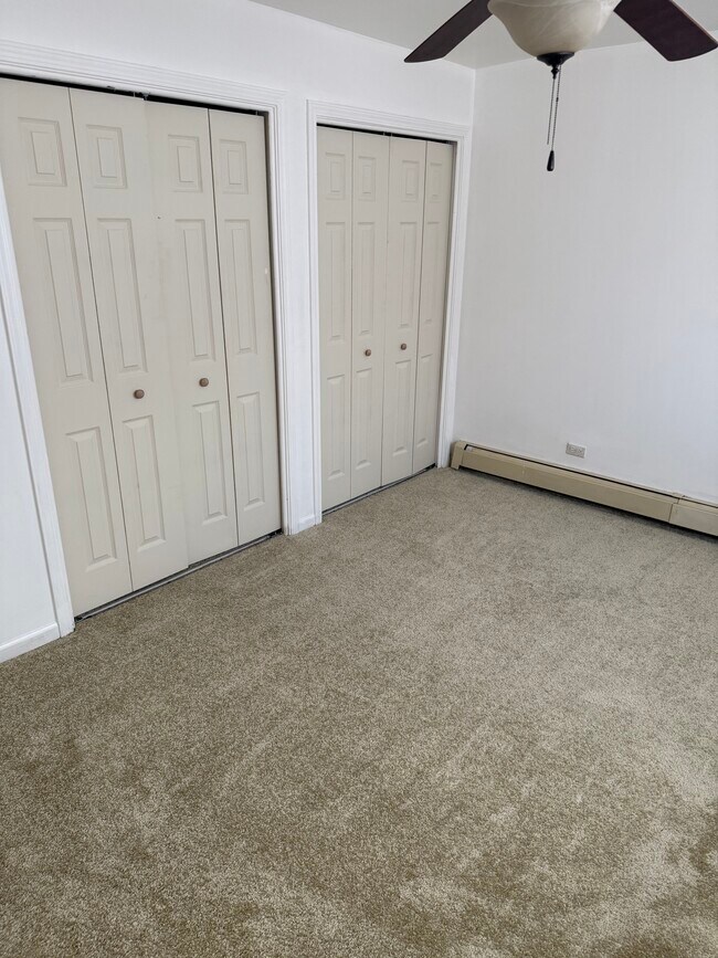 Building Photo - 1016 E 150th Pl