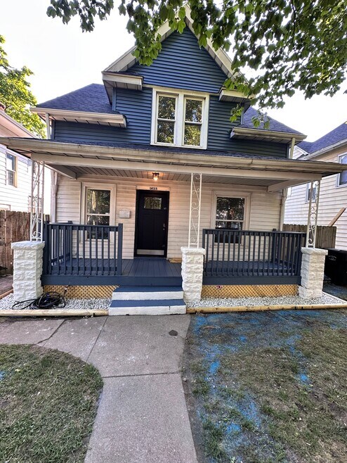 Building Photo - 1623 S Taylor St