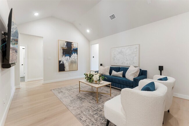 Building Photo - 2118 Bennet Ct