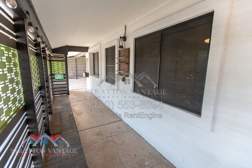 Building Photo - 1110 E Campus Dr