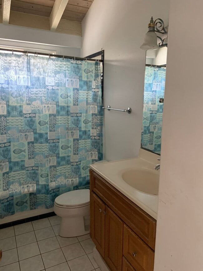 Building Photo - Great Kahana Home- 50 yards to the beach!