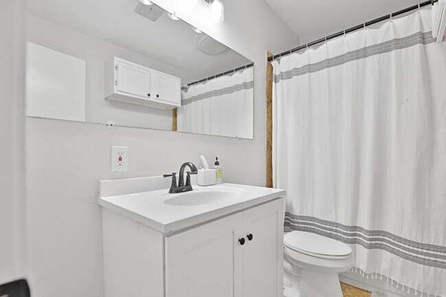 Building Photo - 2007 68th St