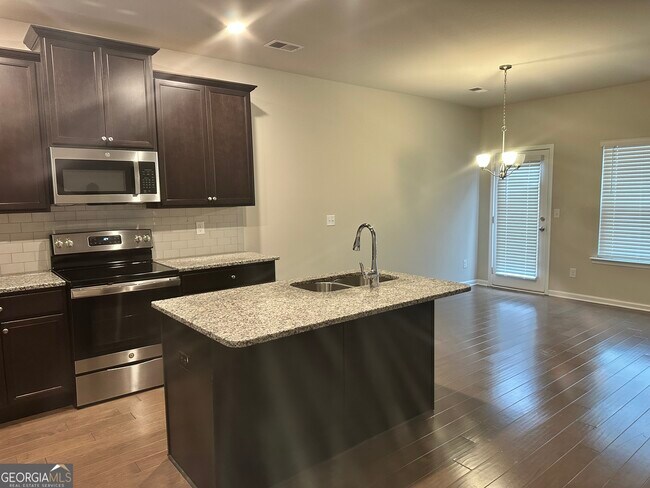 Building Photo - 7062 Mimosa Blf
