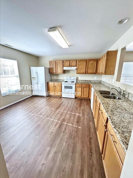 Building Photo - 941 Ujamaa Dr