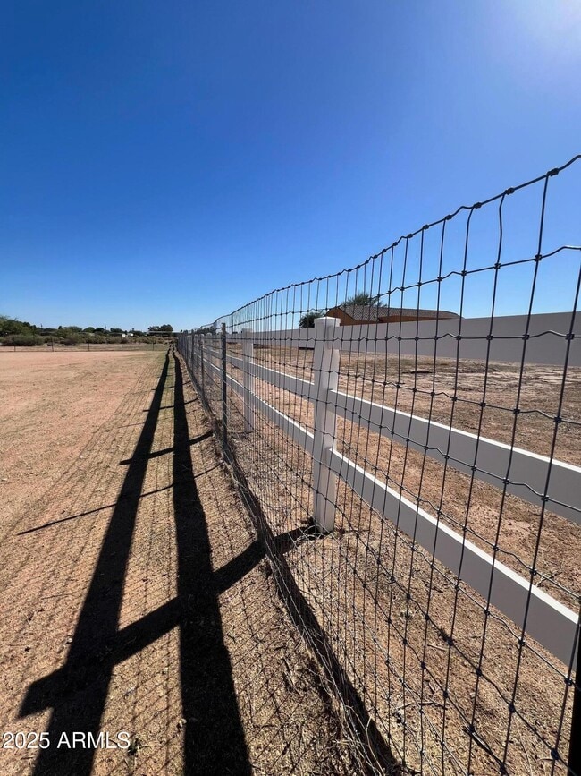 Building Photo - 4552 N Loring Rd