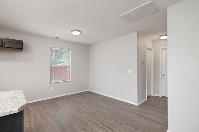 Building Photo - 3 Bedroom Rental Home in Republic!