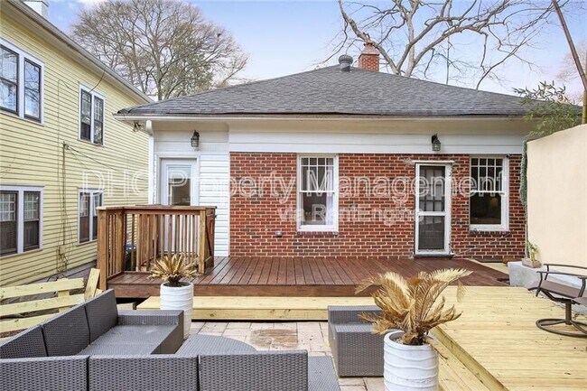 Building Photo - 939 Euclid Ave NE