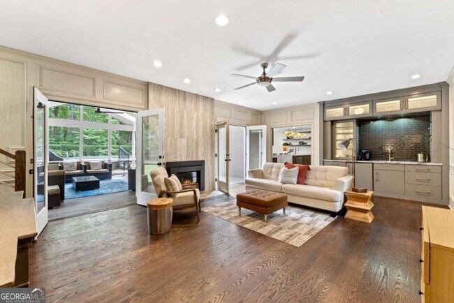 Building Photo - 9950 Farmbrook Ln