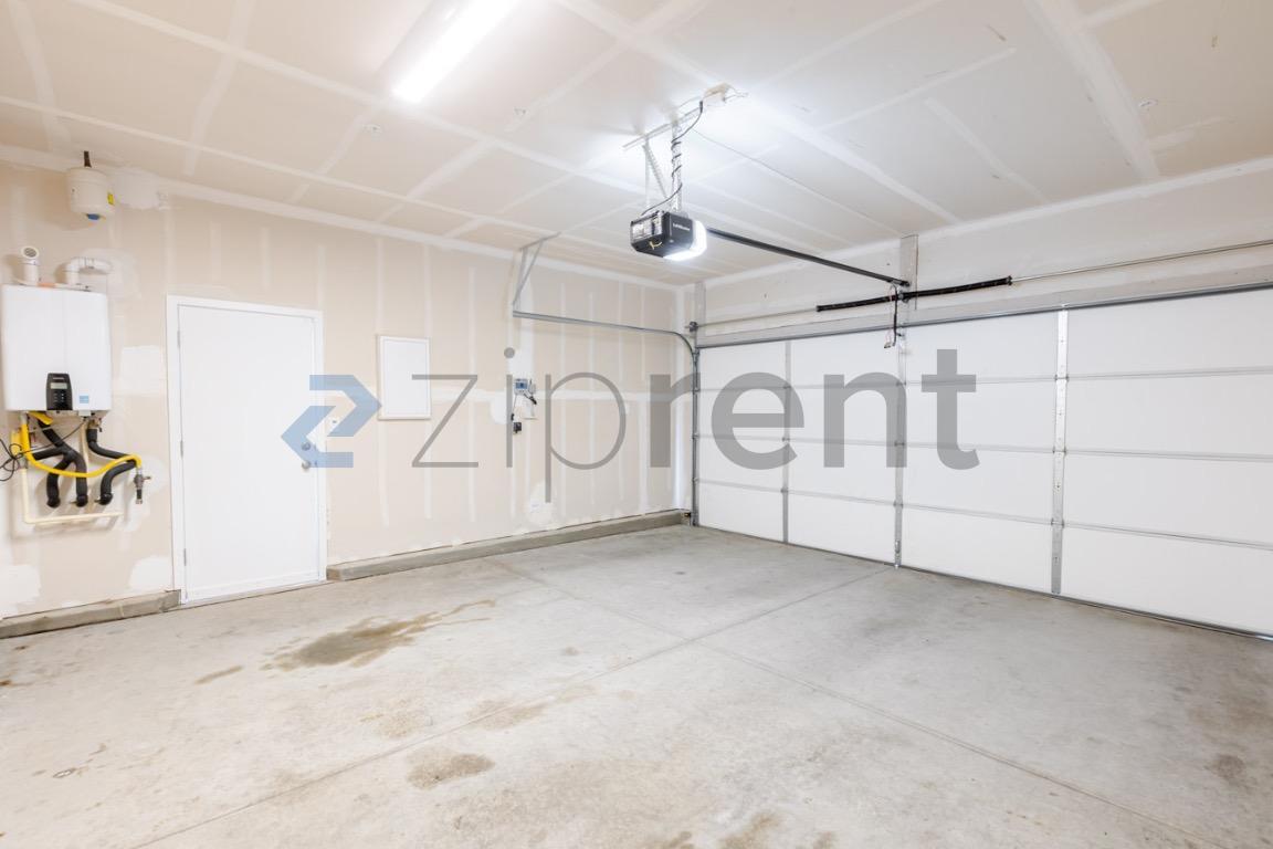 Building Photo - Unit