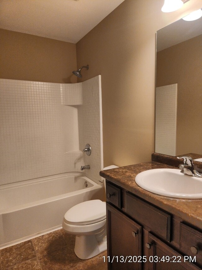 Building Photo - 641 Red Oak Ln